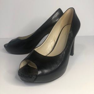 Naturalizer black leather pumps